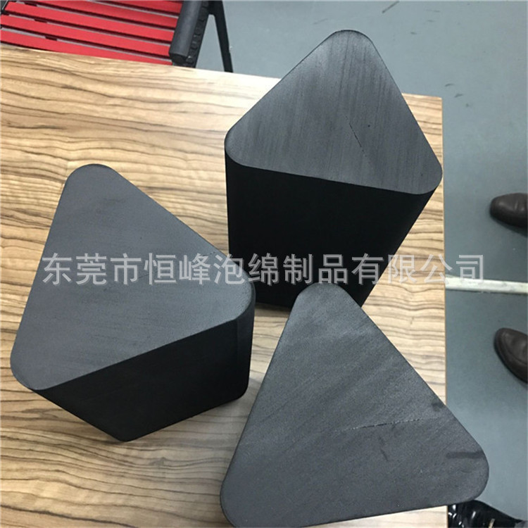 厂销大型三角泡棉配件 多孔异形泡沫三角柱 热销泡沫三角棒子