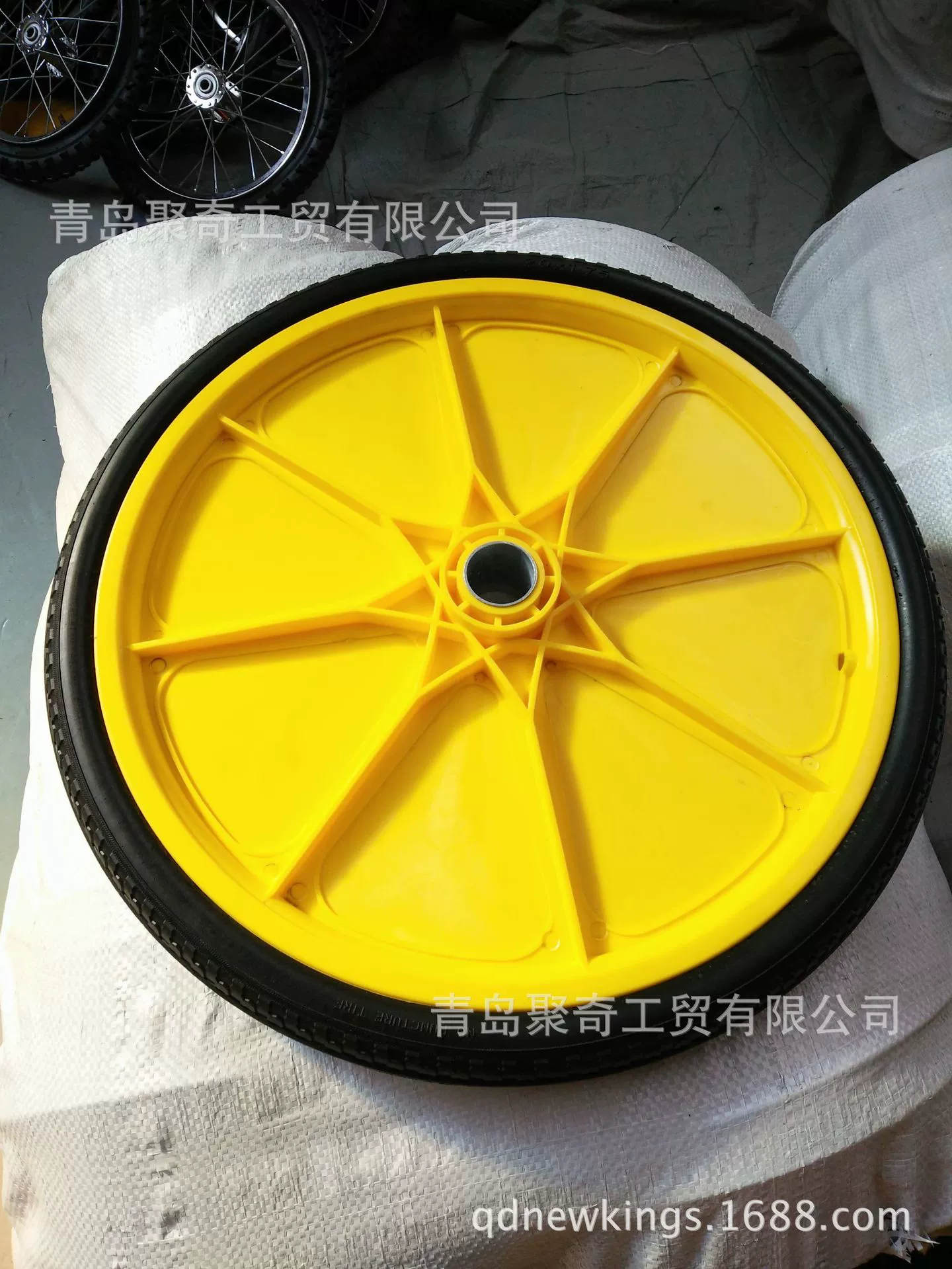 Plastic hub, bike, wheel, restaurant car