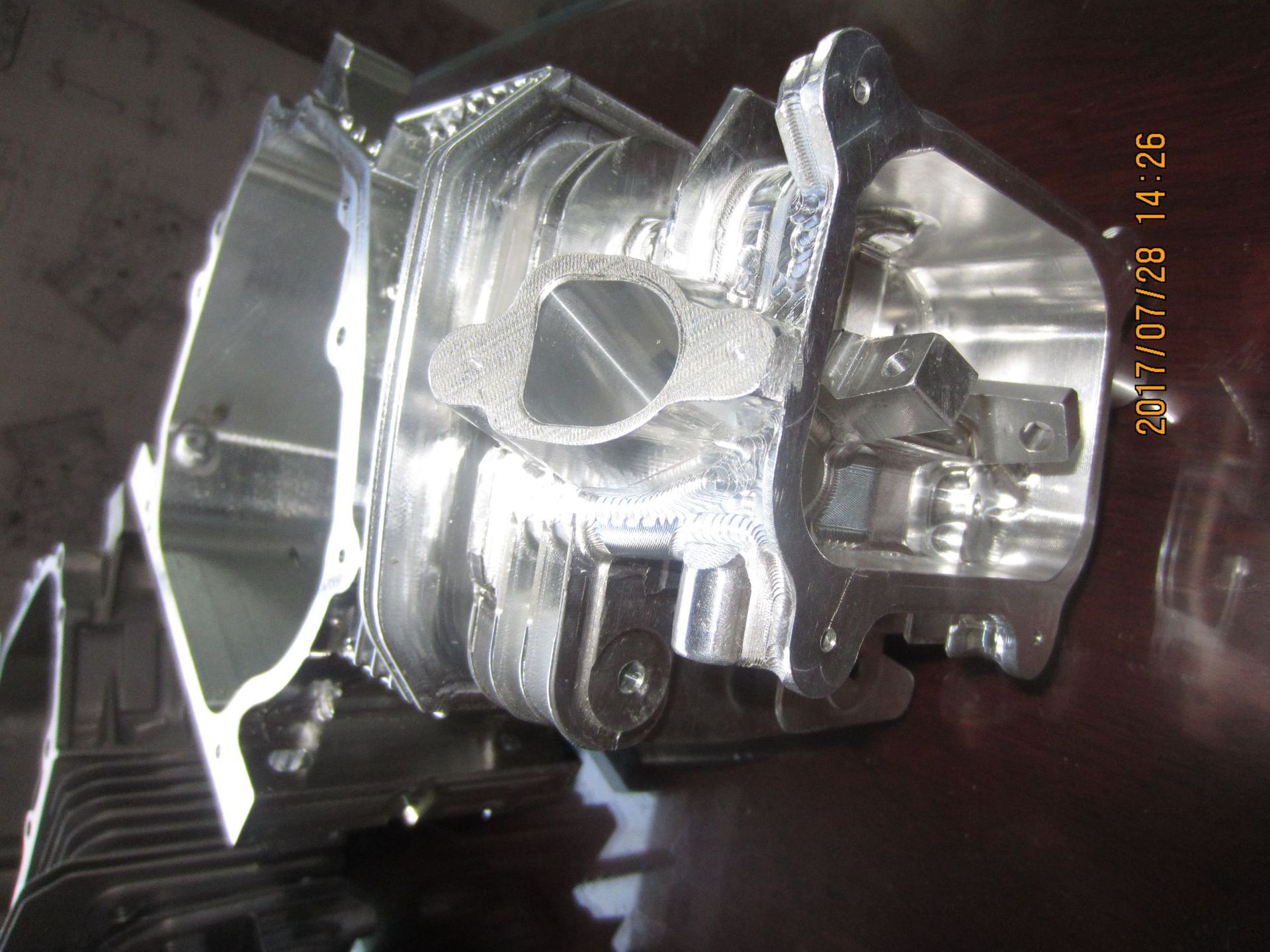 数控CNC加工铝合金引擎手板模型非标汽车零件发动机定制快速成型