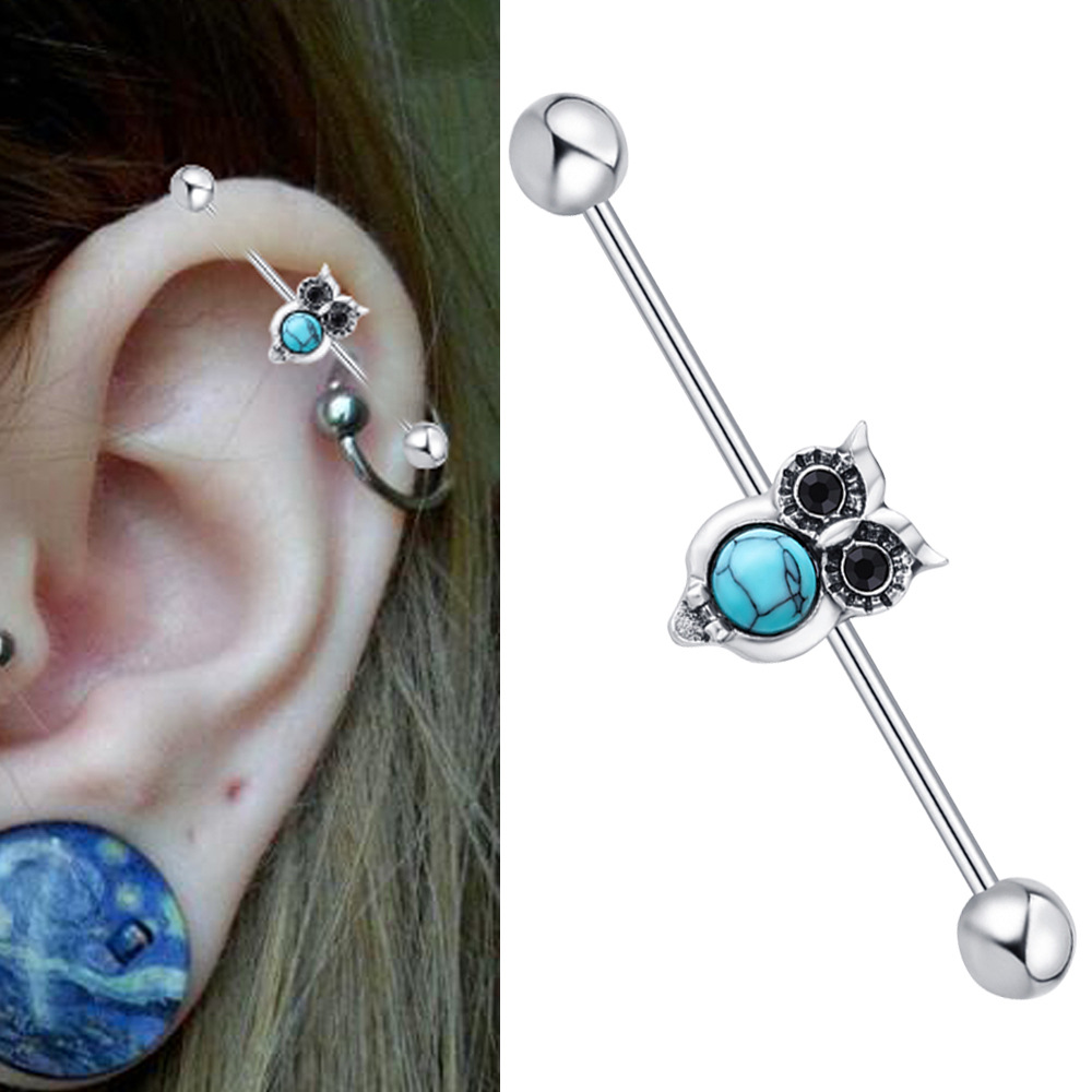 16G labret stud size and finish detail