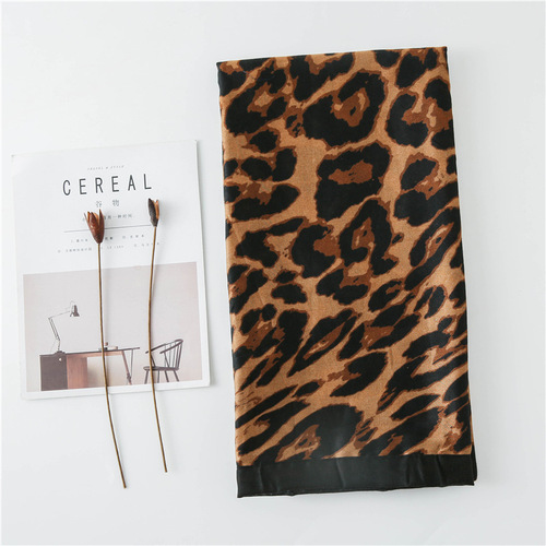 South Korea's Dongdaemun autumn and winter cotton and linen scarf sexy large leopard print black edge full edge thickened double-sided large shawl