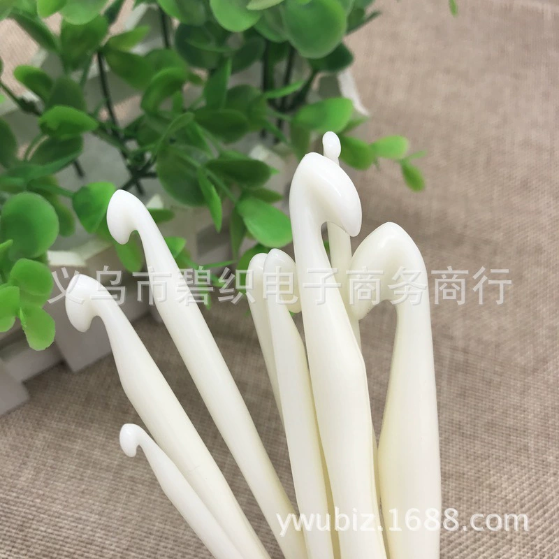 Иглы для вязания однотонный кремовый пластик длина вязания крючком 15 см 3,0-12. Опционально оптом