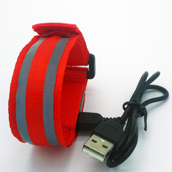 Retroreflective flashing bracelet