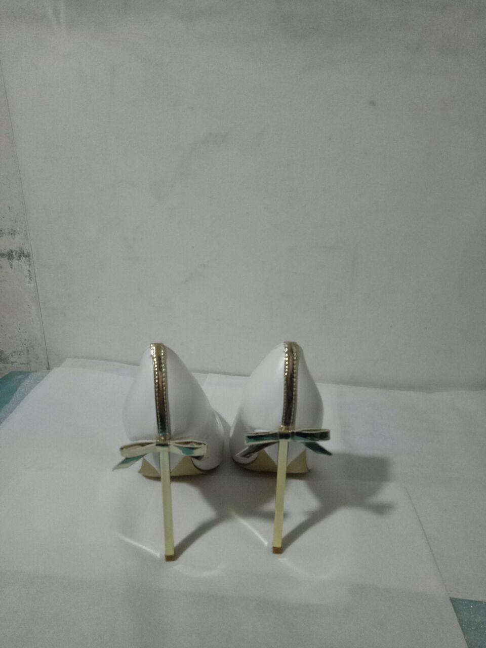 Chaussures simples à la mode pointues à la mode talon en forme de nœud talon haut blanc femmes_voghion.com