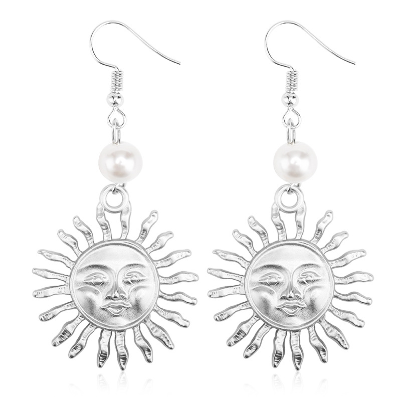 Personalized Pearl Sun Flower Stud Earrings display picture 3