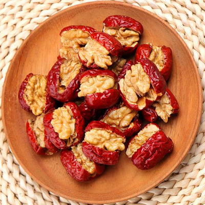 新疆和田大红枣夹核桃仁夹 香甜可口办公司休闲零食枣夹核桃批发|ru