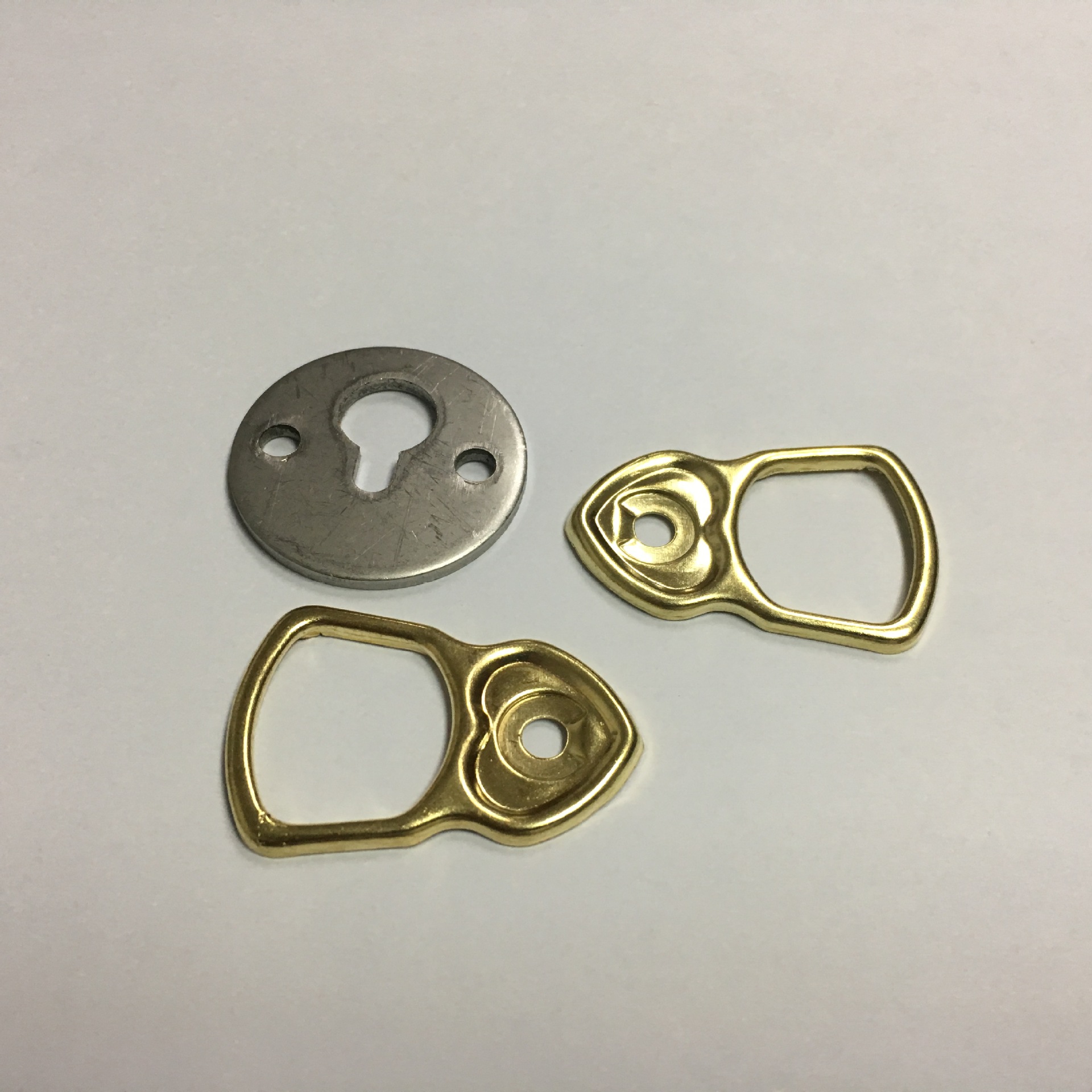 厂家直销批发各种易拉环    葫芦片挂钩以及相框画框背板压片