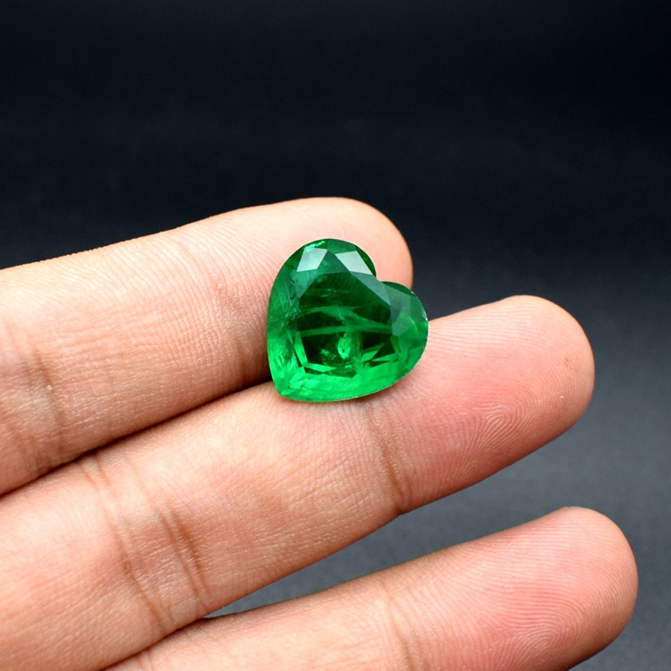 心形拼接宝石祖母绿