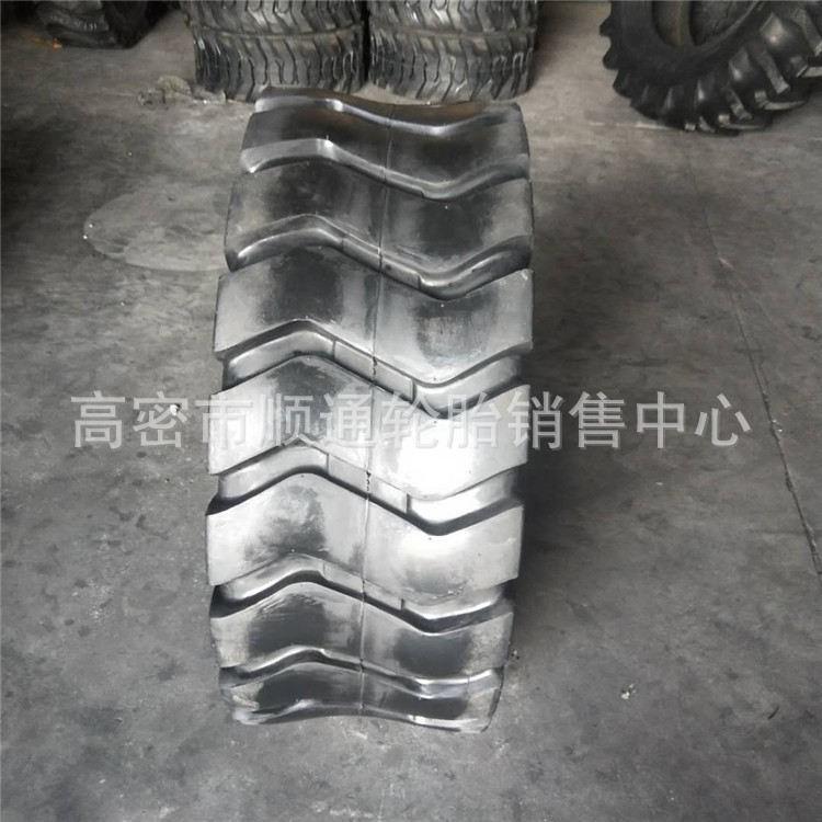 钢丝16/70-20铲车轮胎工程轮胎16/70-24装载机轮胎20.5/70-16