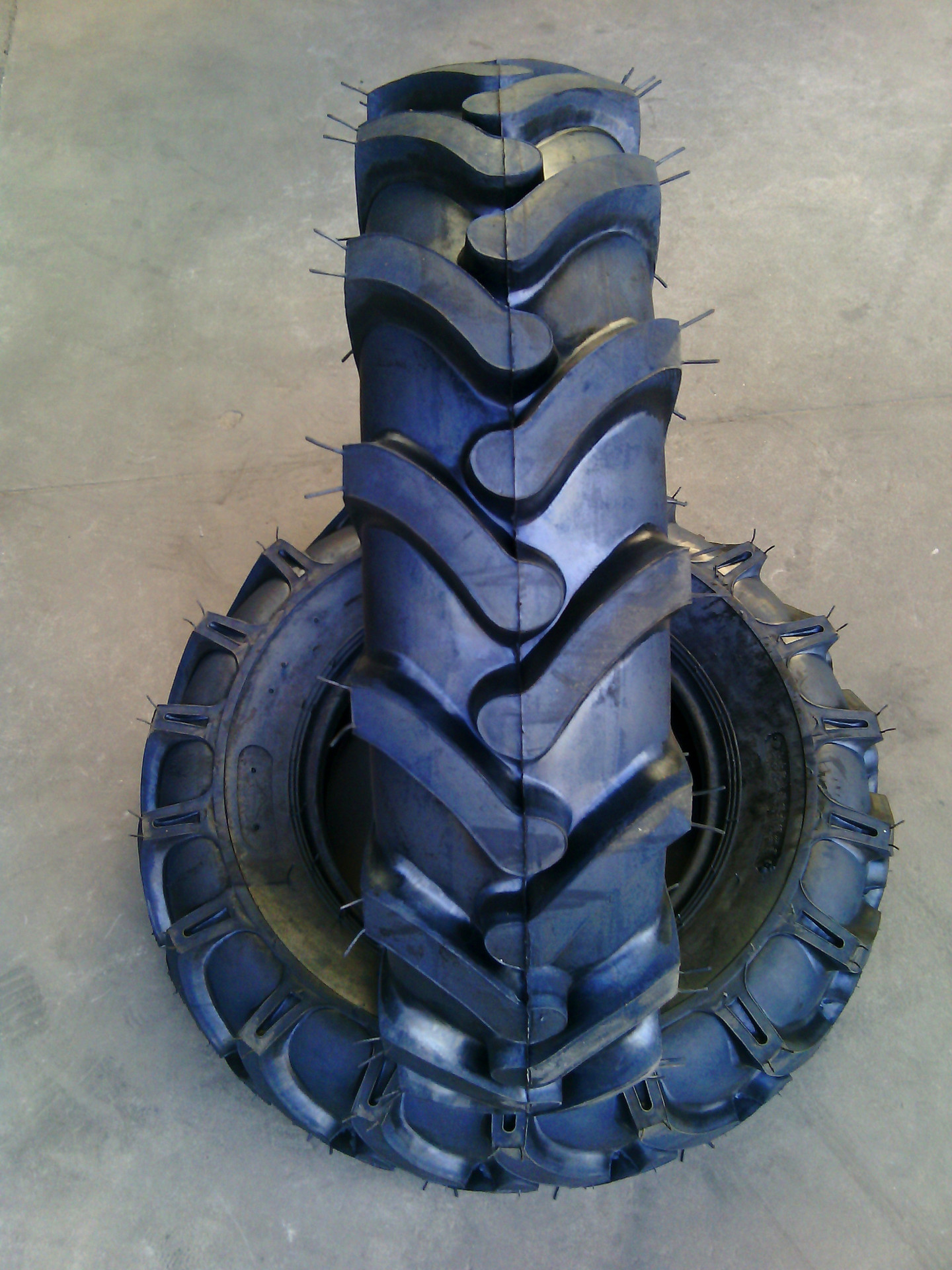 厂家直销7.50-16轮胎人字花纹农用拖拉机轮胎750-16