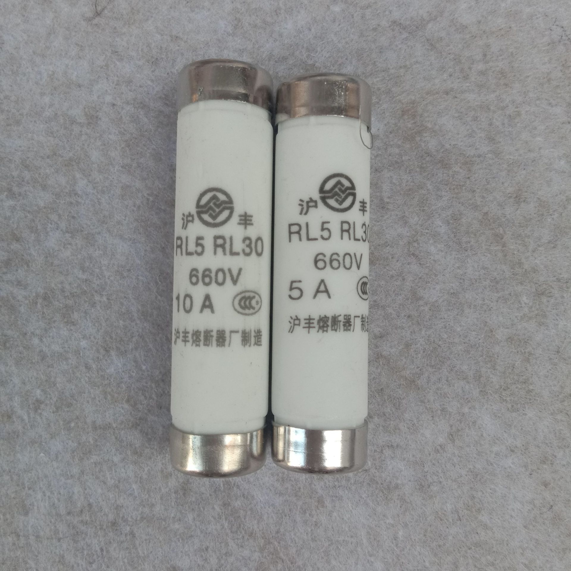 厂家供应大量批发 螺旋式熔断器RL5 660V 熔断器熔芯RL30熔断器底座5A 10A现货批发