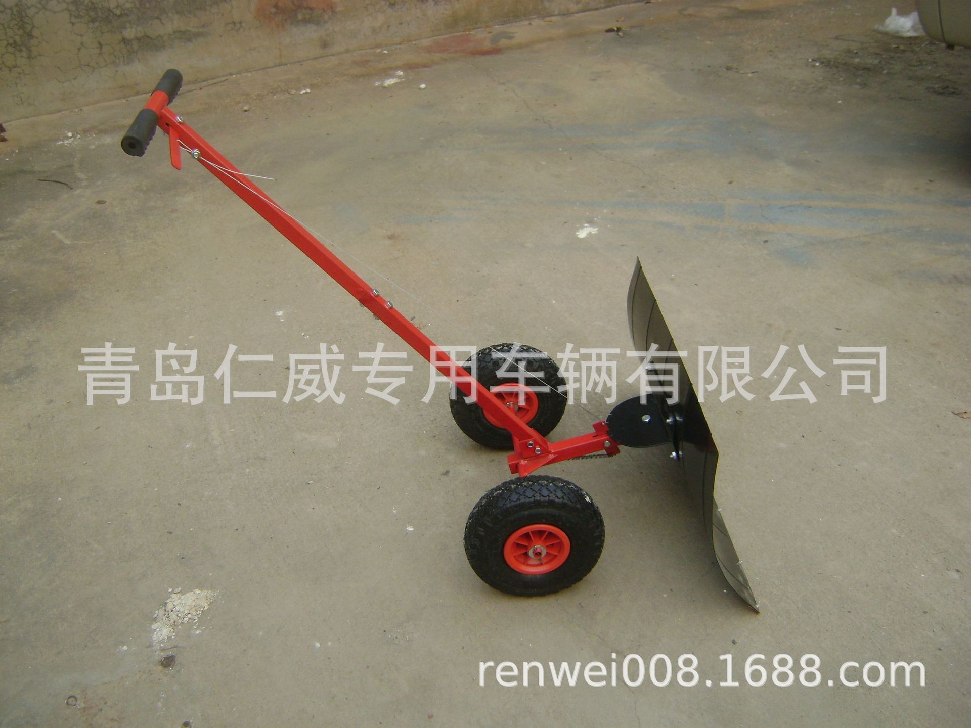 手推铲雪车 带轮雪铲 铲雪车 除雪铲 晒粮食车，畜牧粪便清扫车