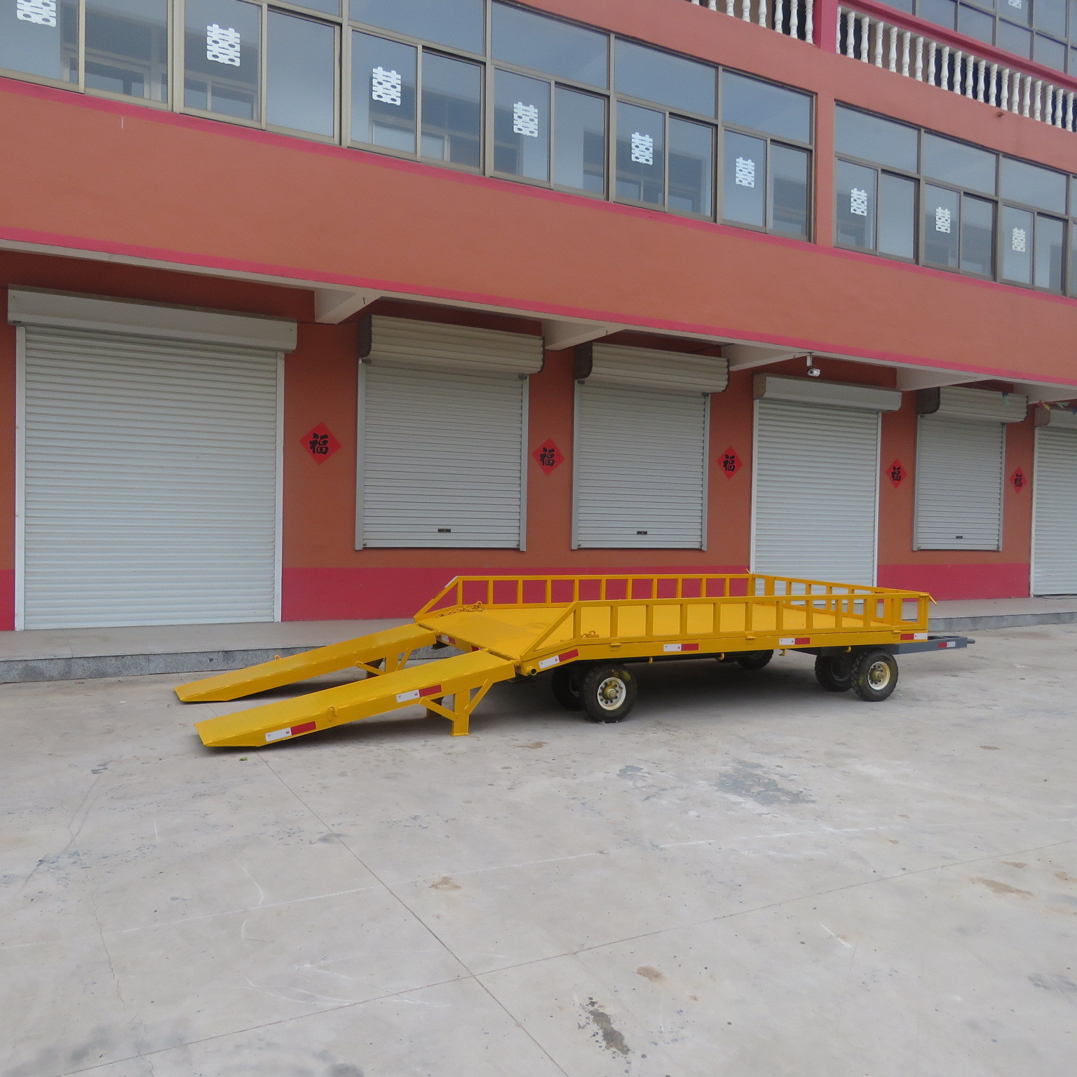 厂家供应牵引平板重型货物搬运车 仓库移动四轮转向平板拖车