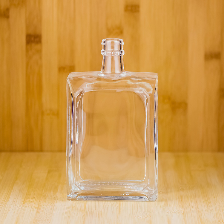 制作批发500ml牙口方形透明白酒瓶 生产厂家供应一斤装扁平玻璃瓶