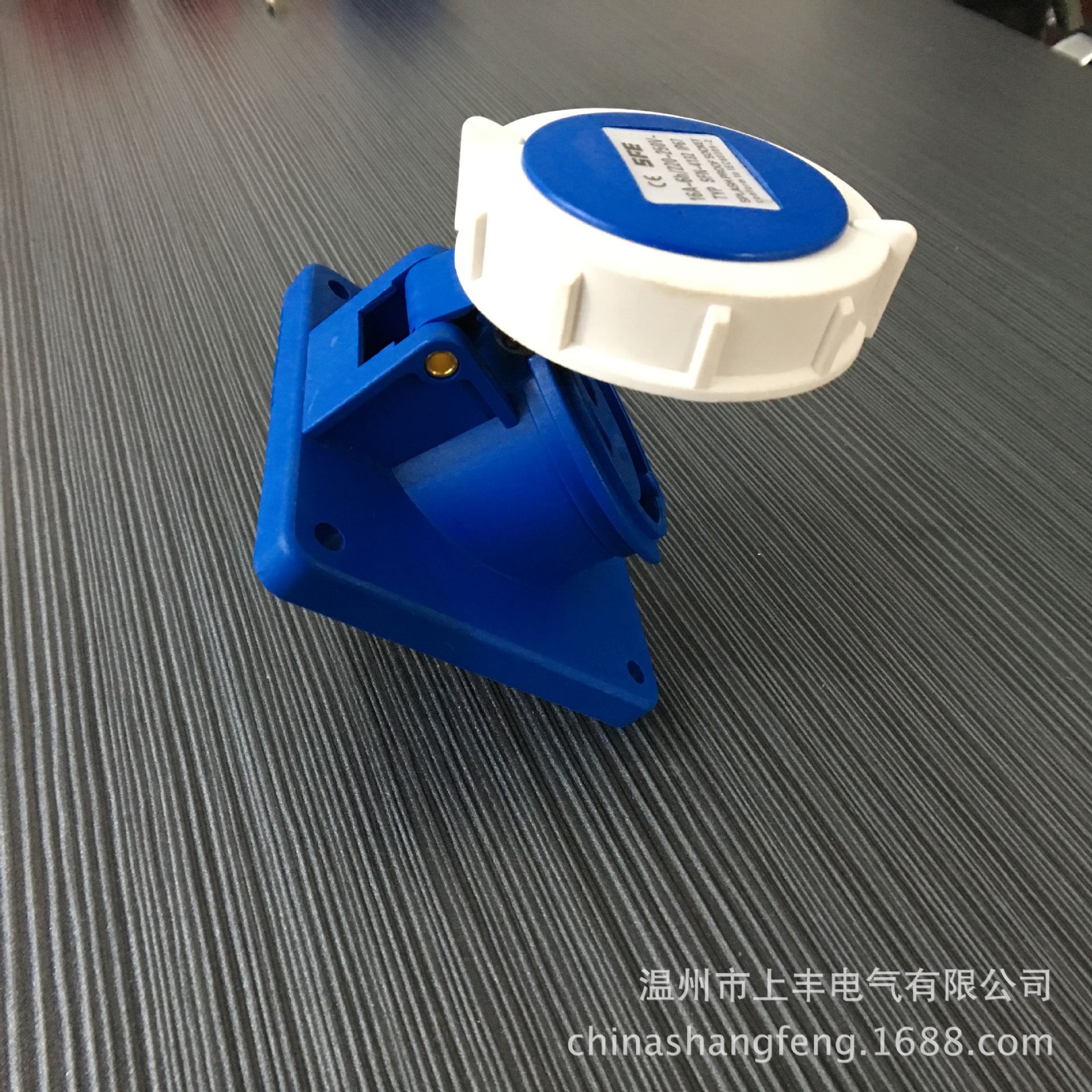 上丰SFN-4232工业三芯防水暗装斜插座 IP67检修箱电源插座