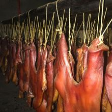 Giết lợn mặt lợn da đầu lợn mũi lợn Tứ Xuyên Yibin sản phẩm bản địa Baiyu củi hun khói nhà máy trực tiếp Thịt lợn