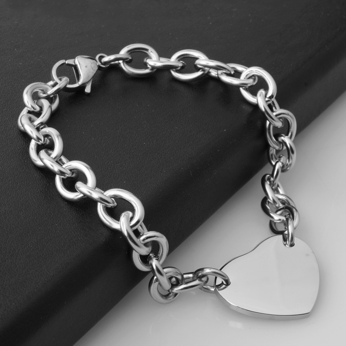 25g Weight Titanium Steel Pendant Material Bracelets Classification Titanium Steel Chain Material 1 Piece Quantity Street Occasion Titanium Steel Material Heart Shape Pattern Women's Gender Polishing Design Basic, Modern Style, Classic Style Style Basic Modern Style Classic Style Heart Shape Titanium Steel Bracelets In Bulk 2