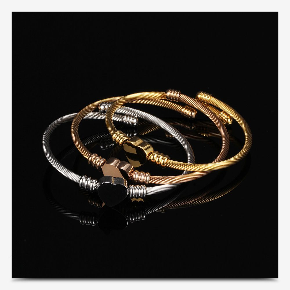 Elegant Heart Shape Titanium Steel Plating Bangle display picture 5