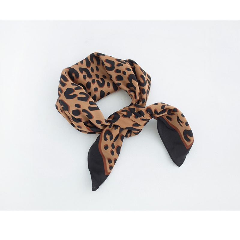 Women's Simple Style Streetwear Leopard Satin Printing Silk Scarf display picture 18