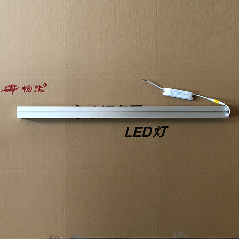 源头厂家直销热卖2019新款长条灯灯办公室灯学校吊led长条灯