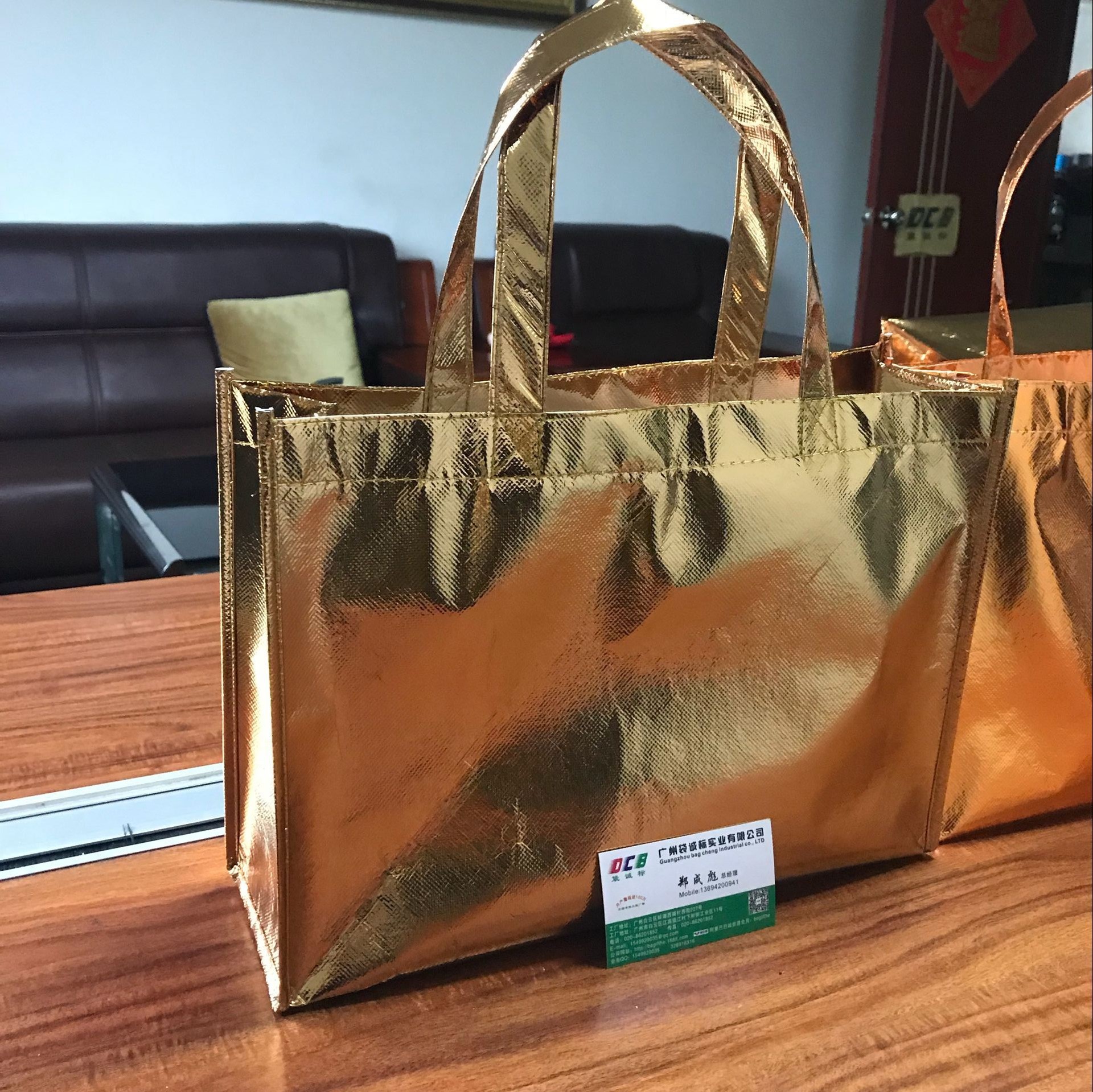 工厂供应覆膜彩色无纺布袋子车缝热压背心立体车缝环保手提袋批发