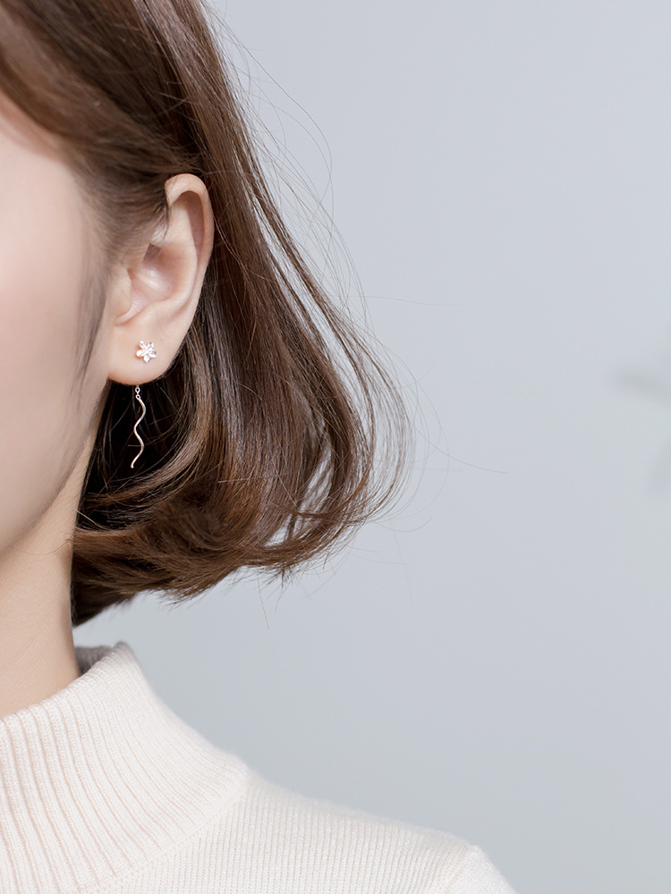 S925 huevo de plata flores de cinco pétalos para mujeres pendientes cortos pendientes de flores de superficie plana joyas de orejas G2173
