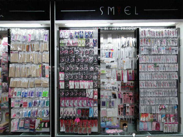 2454207432_1918631015