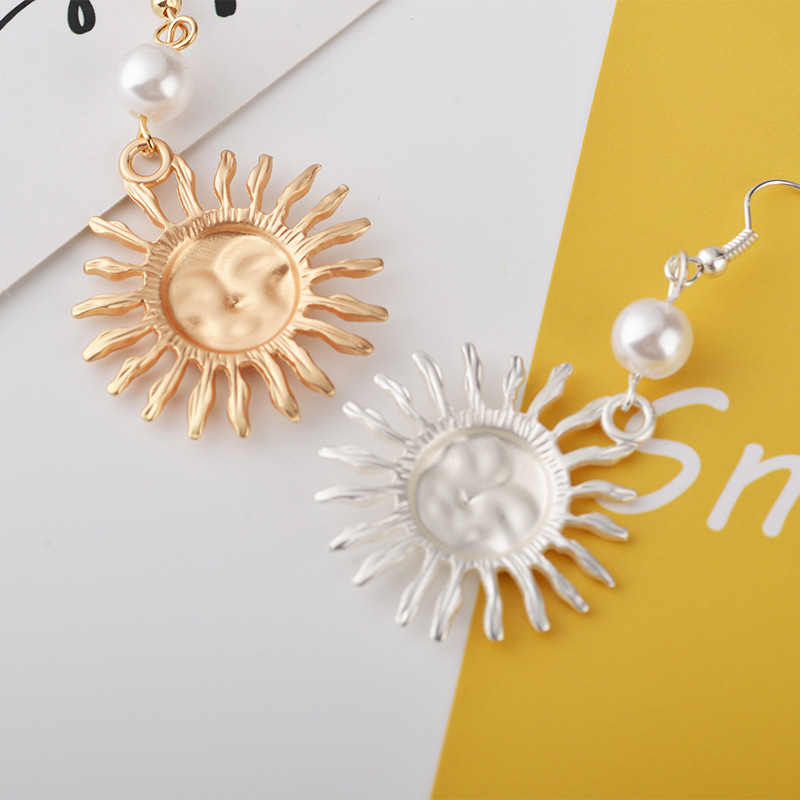 Personalized Pearl Sun Flower Stud Earrings display picture 4