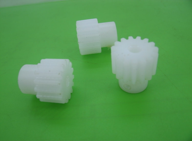 可批量定 做耐磨耐高温POM尼龙赛刚凸台直/斜齿轮1模11齿外径13