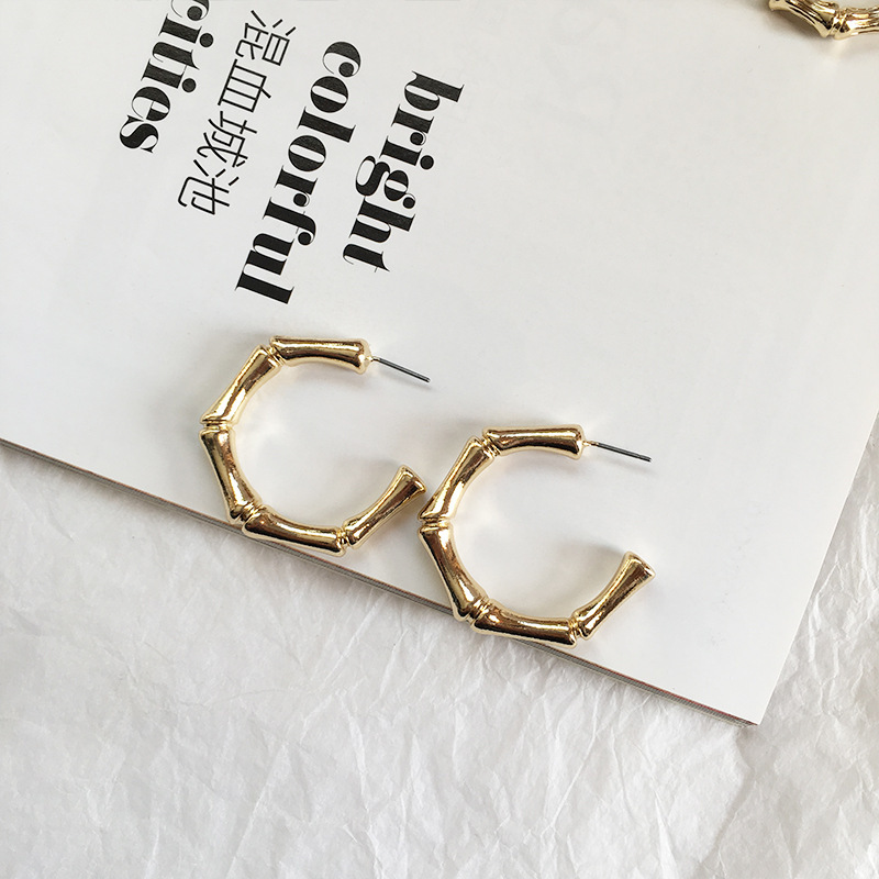 Simple Big Circle C-shaped Bamboo Earrings display picture 3