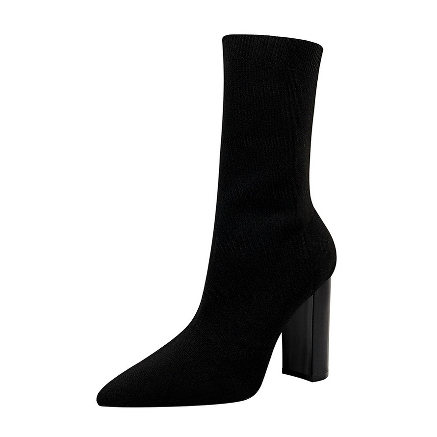 3129-2 in Europe and the new winter fashion contracted thick with high wind with pointed sexy nightclub show thin wool short boots