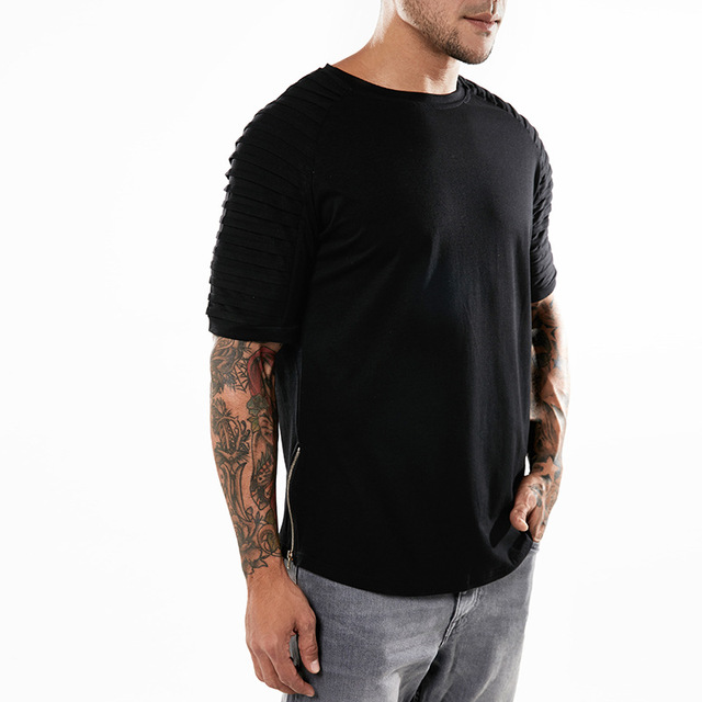 Fashion men’s T-shirt with simple shoulder sleeve wrinkles 