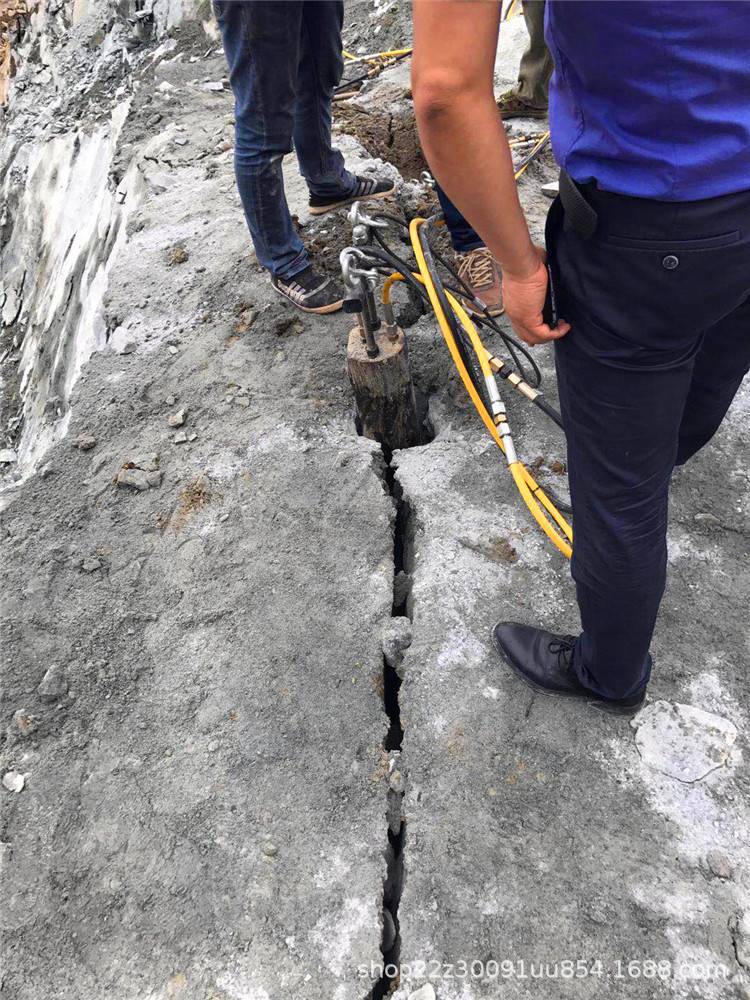 C61F520A82C299B80508E2E99A6035