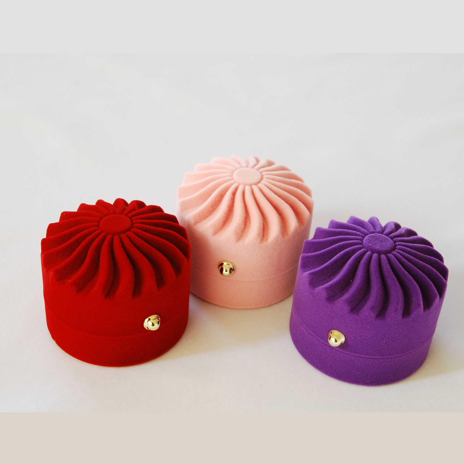 直销欧式蛋糕绒布圆形首饰盒 珠宝礼品饰品包装盒 红色耳钉戒指盒