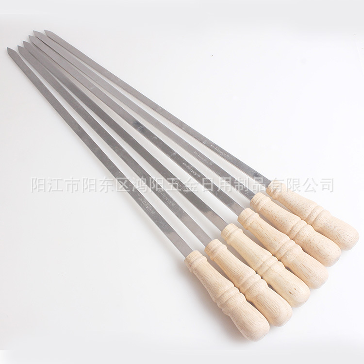 Directo de fábrica de acero inoxidable palo plano barbacoa pinchos aguja de acero pinchos de barbacoa mango de madera aguja plana palo barbacoa Cordero pinchos