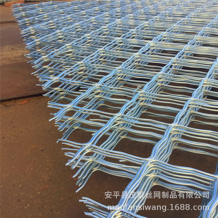 厂家现货菱形焊接镀锌美格网圈牛养羊围栏网 家用阳台防盗铁丝网