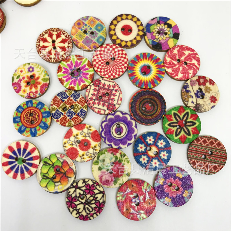 Multi-Color mezclado dos ojos de dibujos animados botón de madera botón redondo vintage impreso botón de madera 100 piezas un paquete