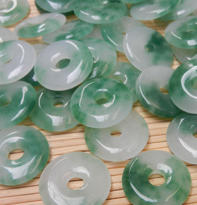 镇平玉龙坊厂家批发 石英岩玉飘花平安扣翡翠色平安扣 量大价优|ms