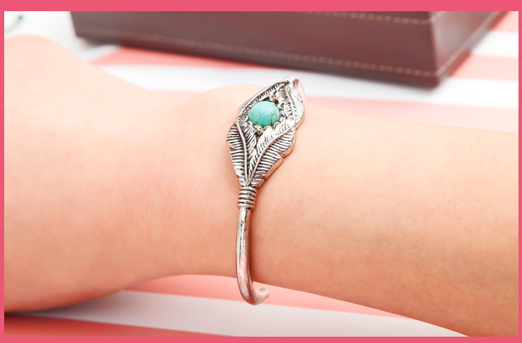 Bracelet Vintage Feather Tree Leaf Bangle Bracelet Inlaid Turquoise Bracelet Wholesale display picture 11