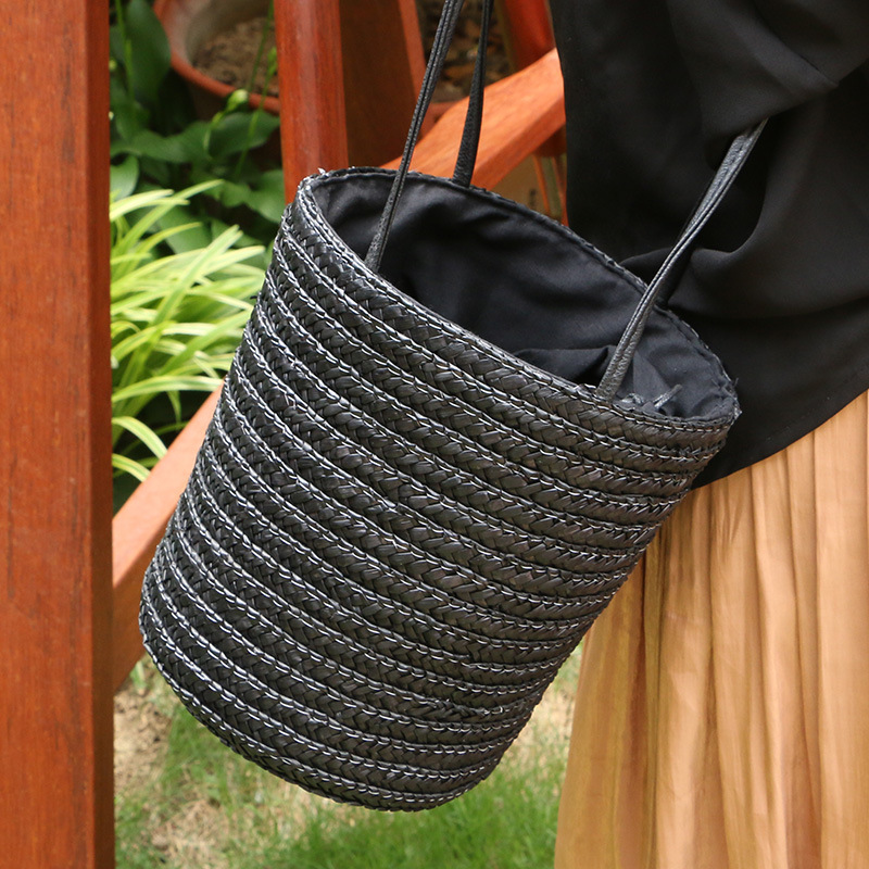 厂家直销 手工编制圆桶包 圆桶柳草编花瓶 绿萝绿植黑白色草编吊