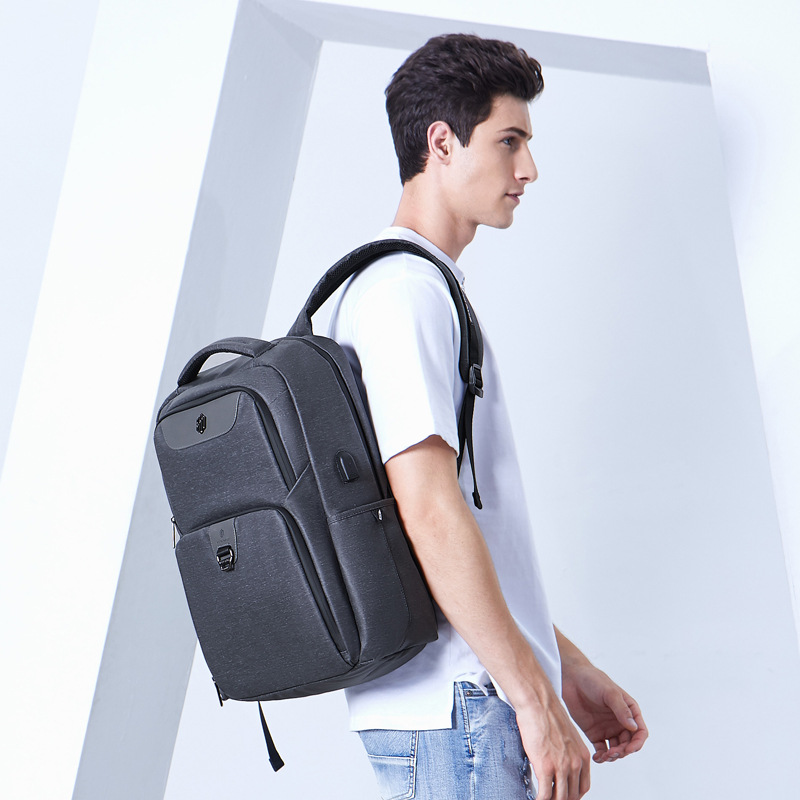 男式大容量双肩包休闲运动户外电脑背包USB充电书包防波水男包