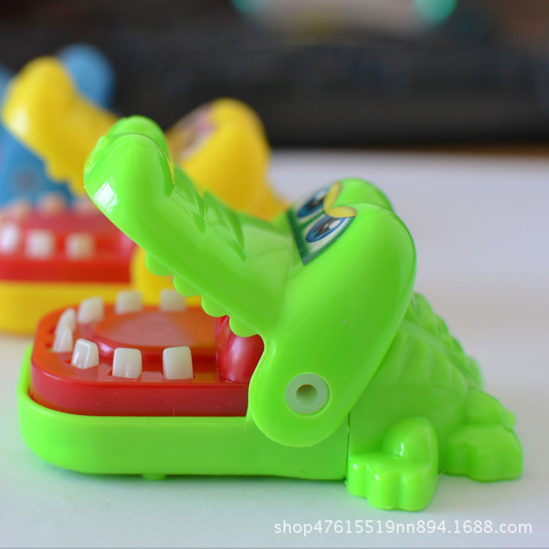 整蛊咬按人手指牙齿鲨鱼鳄鱼成人儿童恶搞创意解压减压神器小玩具|ru