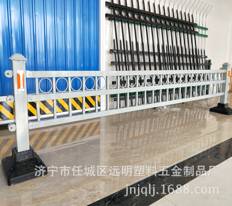 厂家定做 市政交通道路护栏 隔离防护围栏 公路围栏热镀锌钢护栏