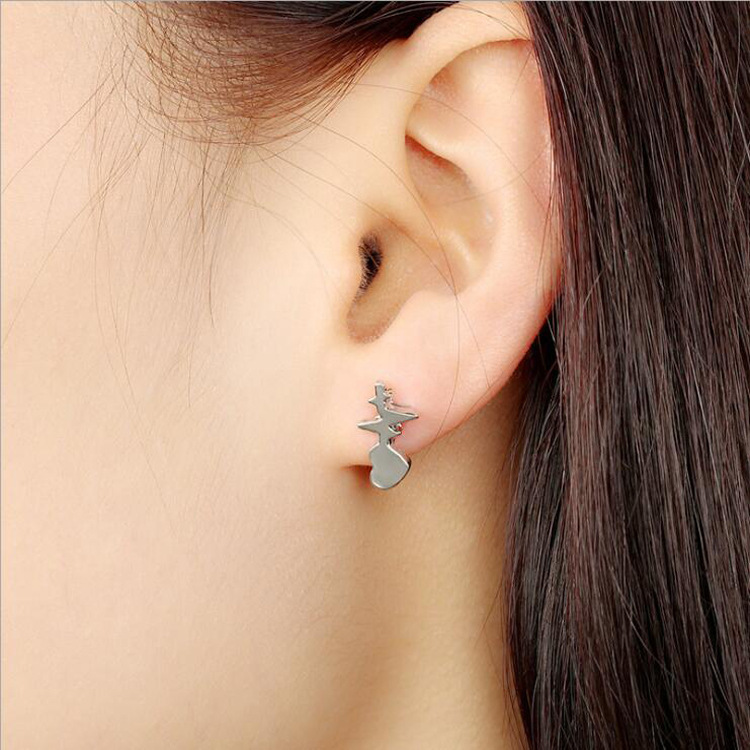 Pointed labret stud close-up product detail