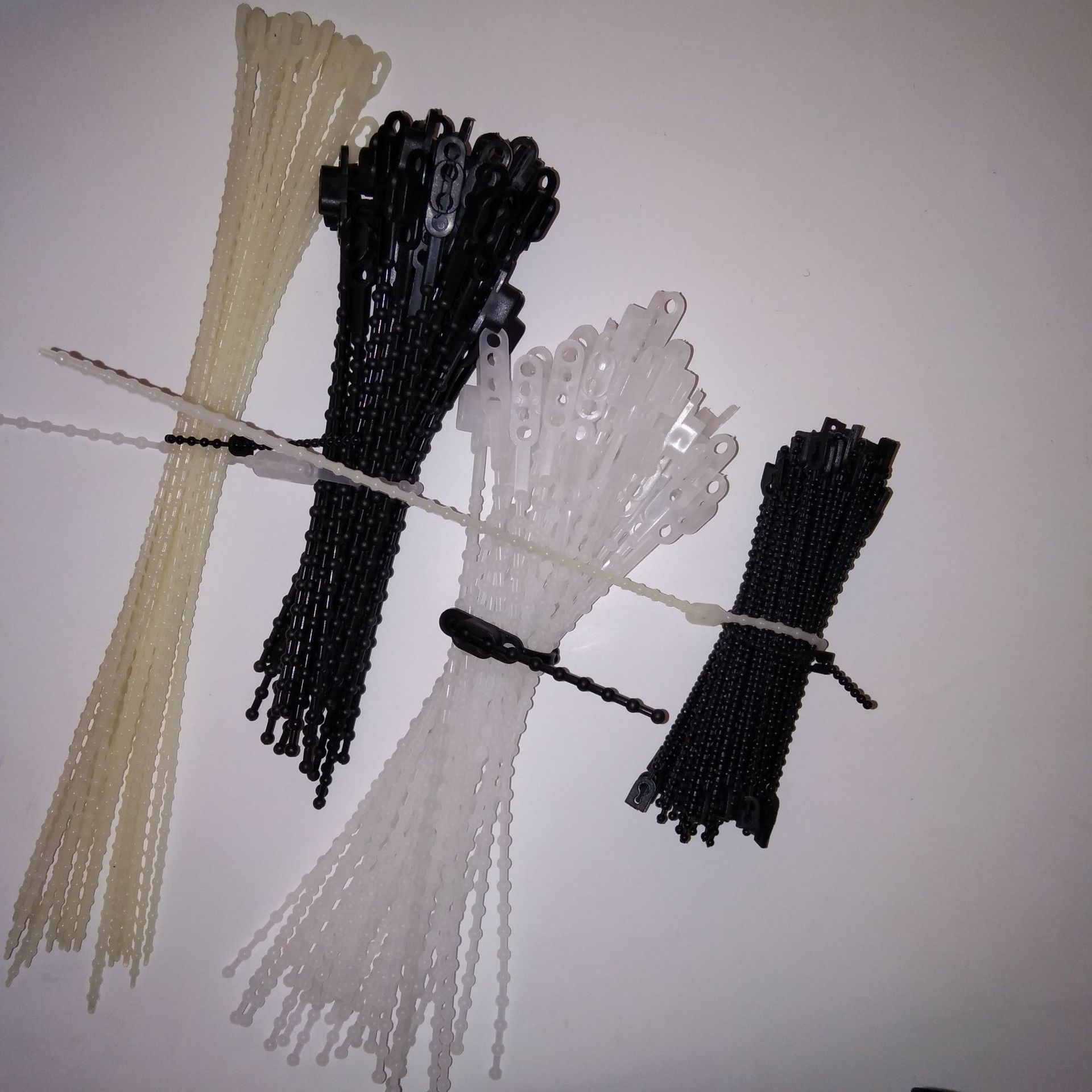 厂家直销SGS尼龙珠孔扎带 绑带 珠型束线带 珠链扎带方头珠孔扎带