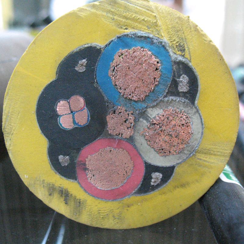 煤矿用采煤机橡套软电缆MCP-0.66/1.14KV-3*95+1*25+4*6 