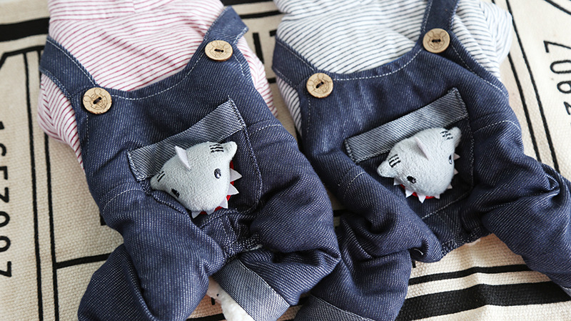 鲨鱼宝宝条纹带帽四脚衣