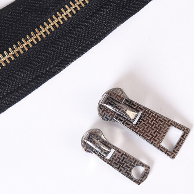 Metal zipper automatic Two-dimensional code carving laser LOGO Kirsite clothing Luggage and luggage overcoat accessories