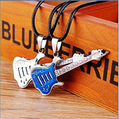 Collane di coppia di chitarre personalizzate alla moda giapponese coreana per uomini e donne, ciondoli per strumenti punk,_voghion.com
