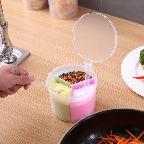 Kitchen divided seasoning box multi-purpose seasoning box seasoning bottle round combination three-compartment plastic seasoning box with small spoon